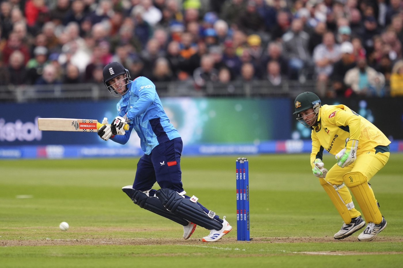 Australia clinches one-day cricket series 3-2 after rain arrives too late for England | iNFOnews.ca