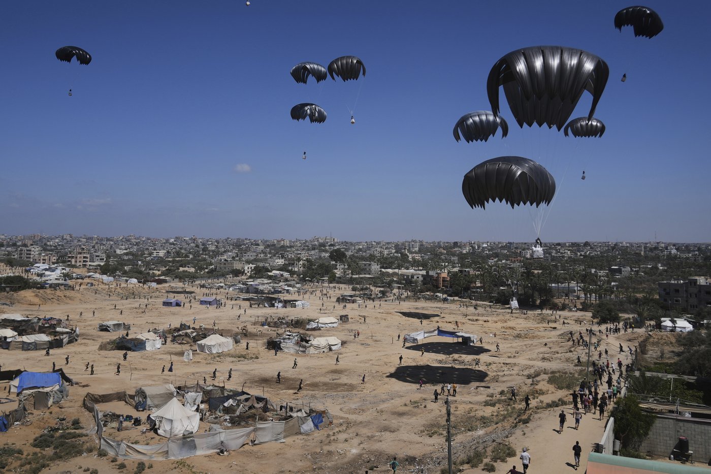 Canadian aid pallets part of Gaza airdrop after Israel loosens restrictions | iNFOnews.ca Canadian aid pallets part of Gaza airdrop after Israel loosens restrictions | iNFOnews.ca