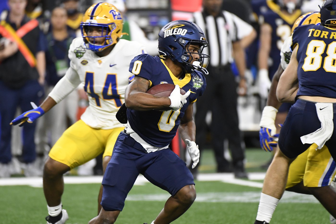 Toledo beats Pitt 48-46 in bowl-record 6 overtimes | iNFOnews.ca Toledo beats Pitt 48-46 in bowl-record 6 overtimes | iNFOnews.ca
