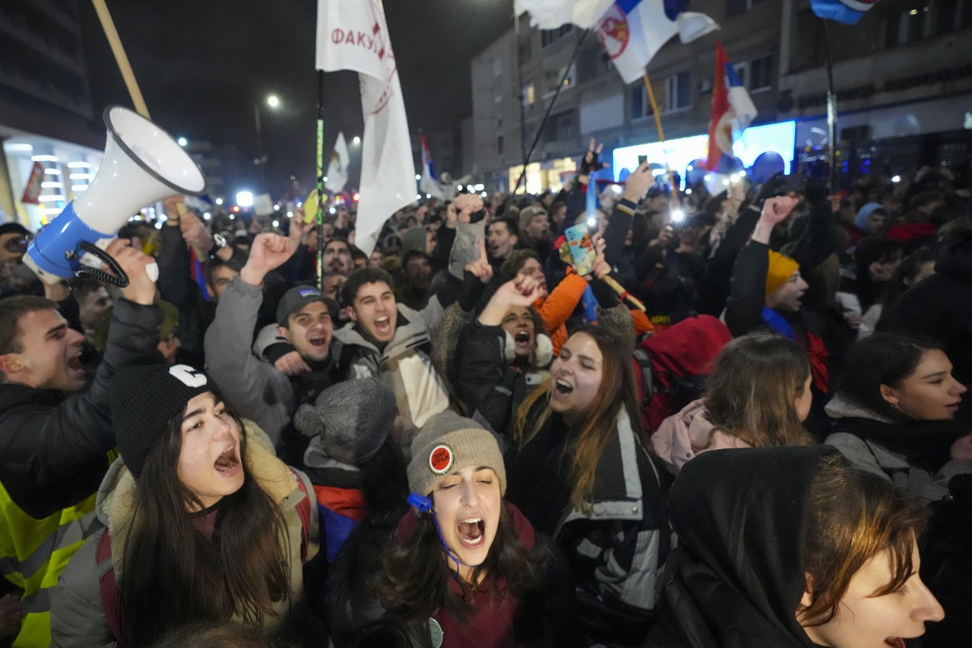Serbia's protesting students and supporters of the president hold parallel rallies as tensions spike | iNFOnews.ca Serbia's protesting students and supporters of the president hold parallel rallies as tensions spike | iNFOnews.ca