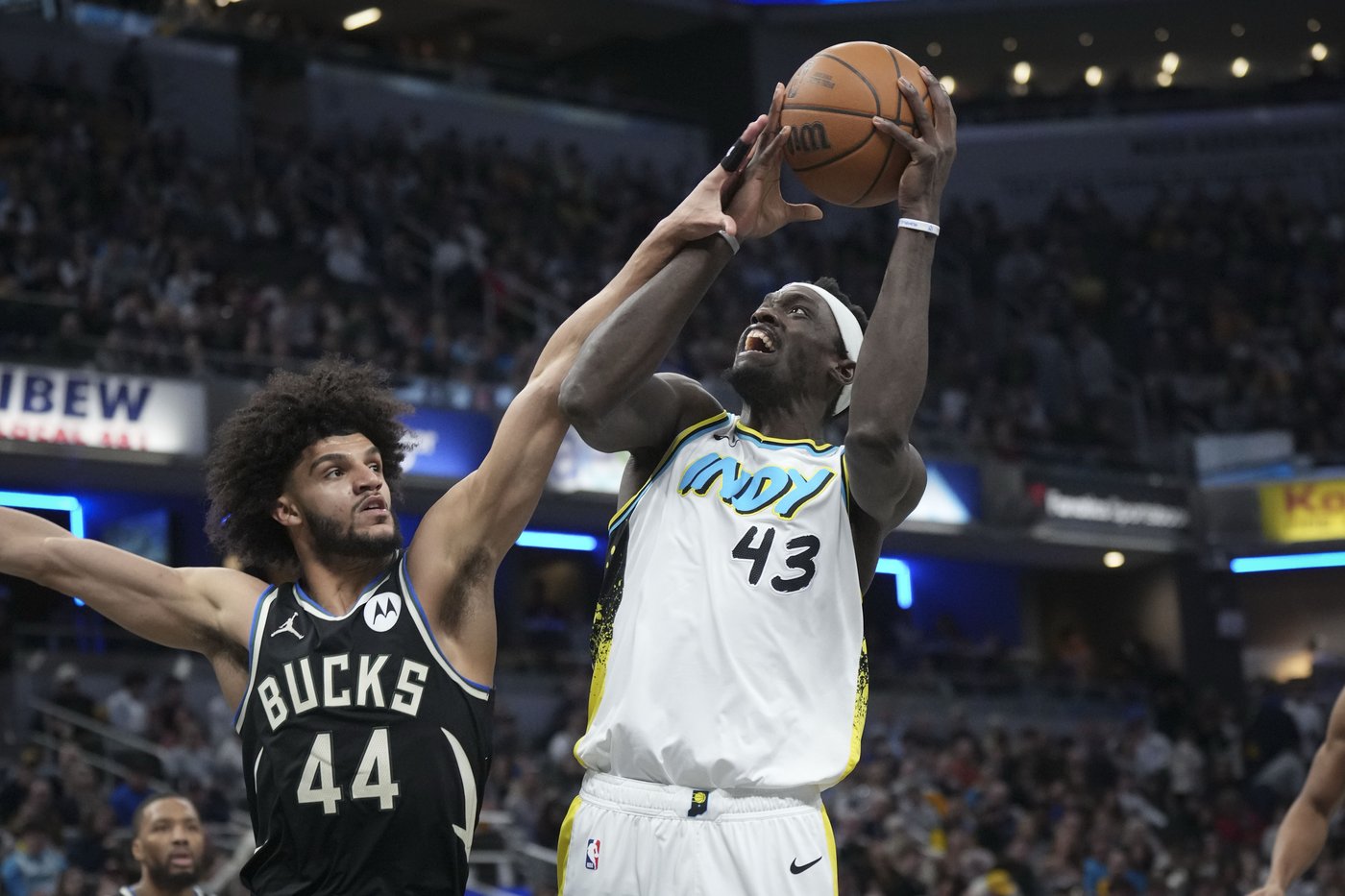 Antetokounmpo and Bucks shake off sluggish 1st half, rally to beat the Pacers 120-112 | iNFOnews.ca