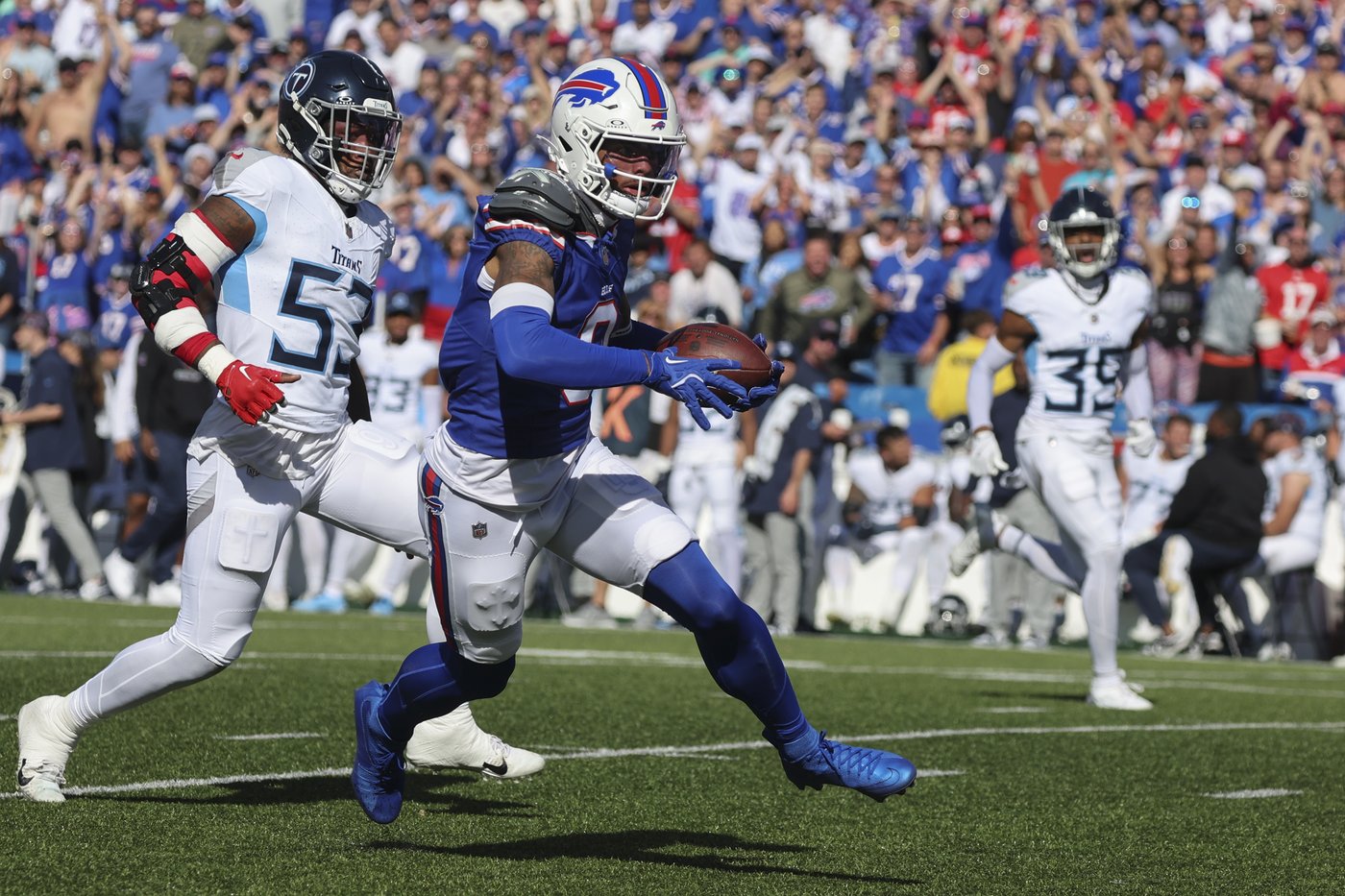 Struggling Titans dive into rebuilding by trading 2 starters for draft picks | iNFOnews.ca