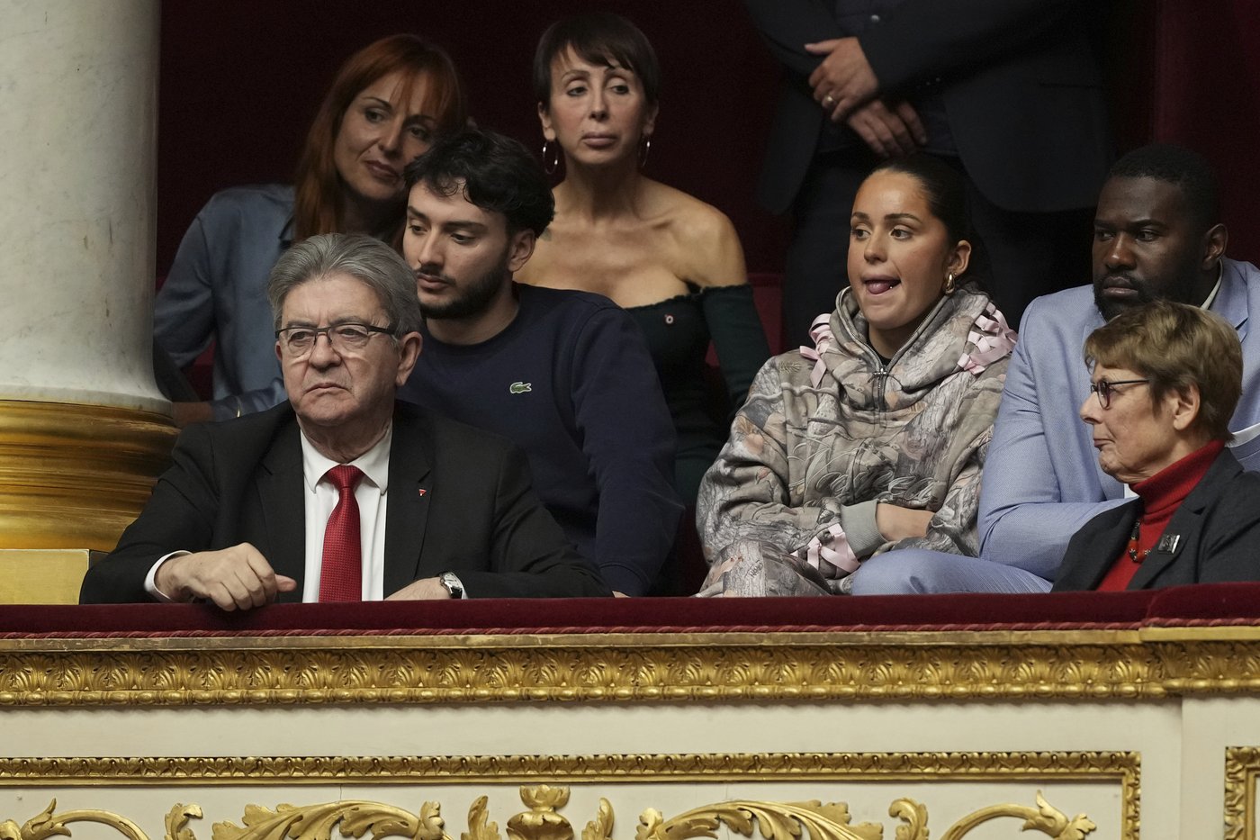 French lawmakers vote to oust prime minister in the first successful no-confidence vote since 1962 | iNFOnews.ca