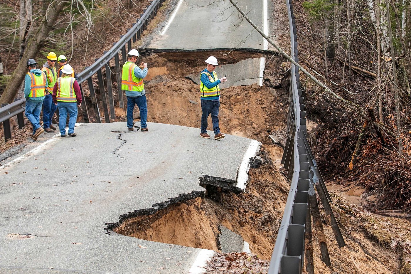 Floodwaters inundate Wisconsin streets, trapping drivers, as Midwest rebuilds after storms | iNwheels Floodwaters inundate Wisconsin streets, trapping drivers, as Midwest rebuilds after storms | iNwheels