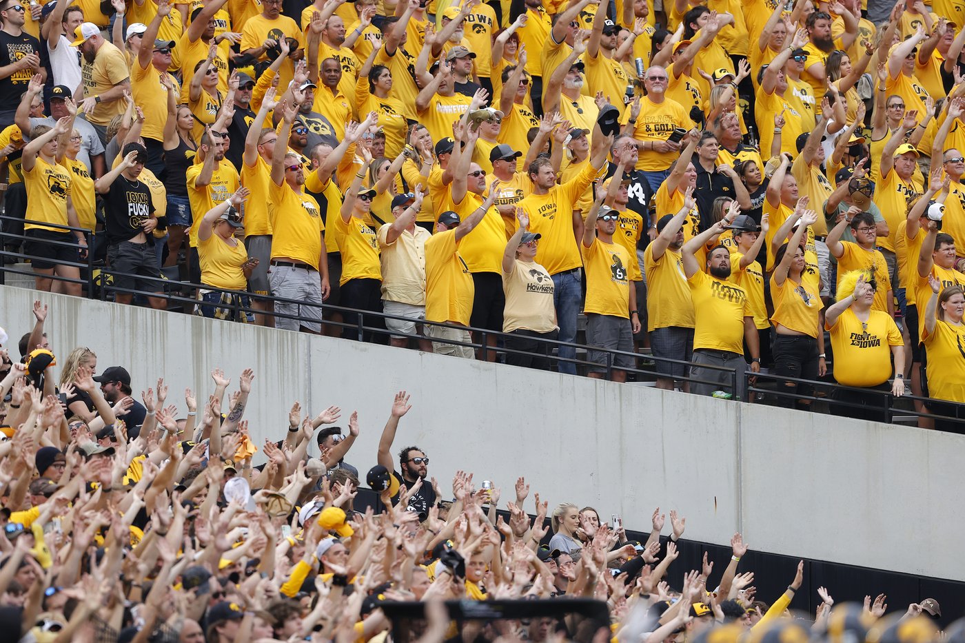 College football traditions: 'Hawkeye Wave' bonds everyone in stadium with kids in adjacent hospital | iNFOnews.ca College football traditions: 'Hawkeye Wave' bonds everyone in stadium with kids in adjacent hospital | iNFOnews.ca