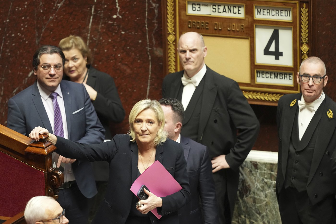 French lawmakers vote to oust prime minister in the first successful no-confidence vote since 1962 | iNFOnews.ca