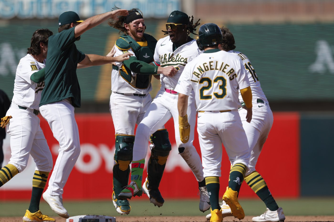 Kurtz, Butler power A's past Red Sox 5-4, end Chapman's hitless streak of 50 batters, 17 appearances | iNFOnews.ca