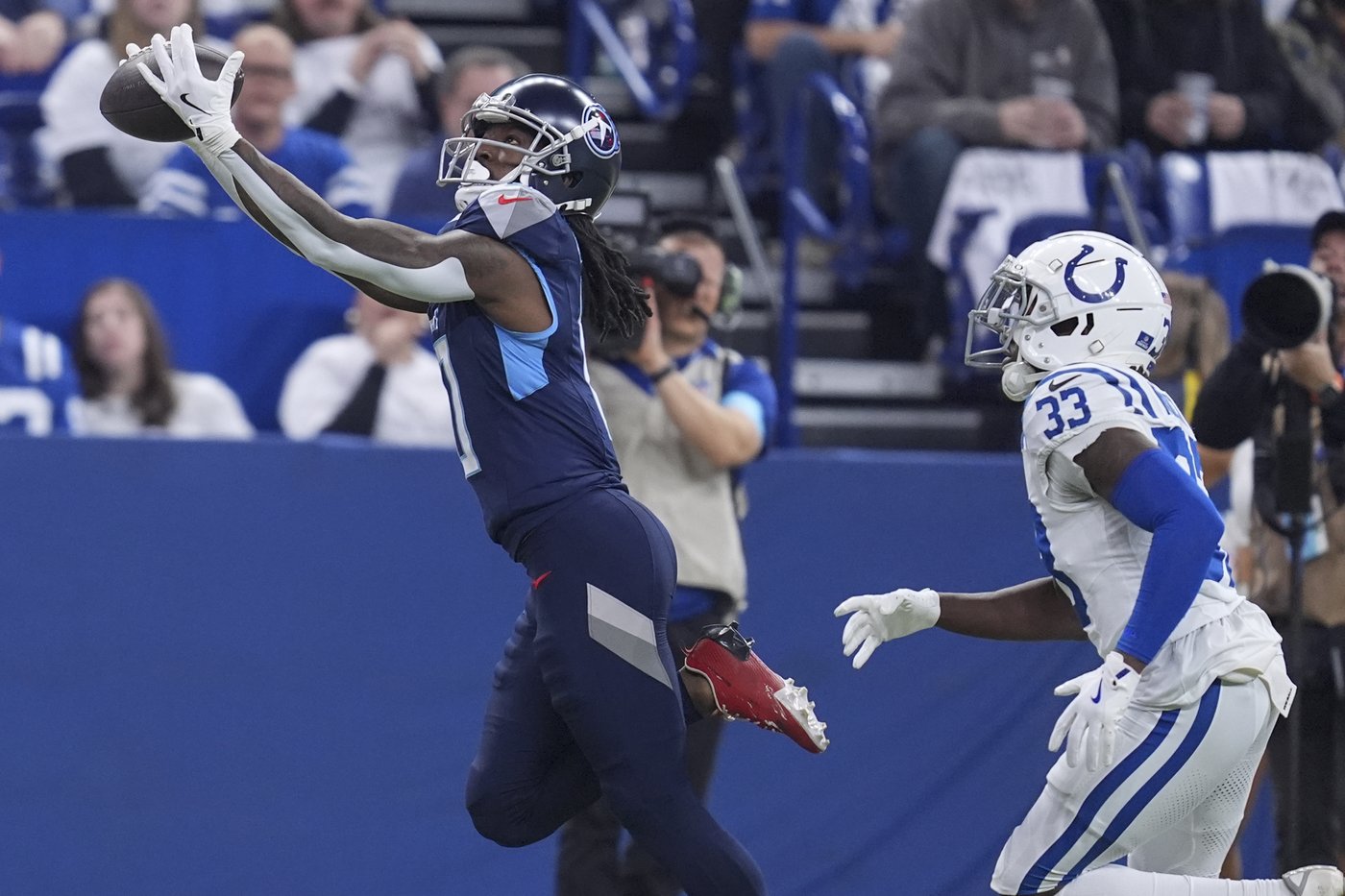 Jonathan Taylor rebounds with 218 yards, 3 TD runs as Colts hold off Titans 38-30 | iNFOnews.ca Jonathan Taylor rebounds with 218 yards, 3 TD runs as Colts hold off Titans 38-30 | iNFOnews.ca