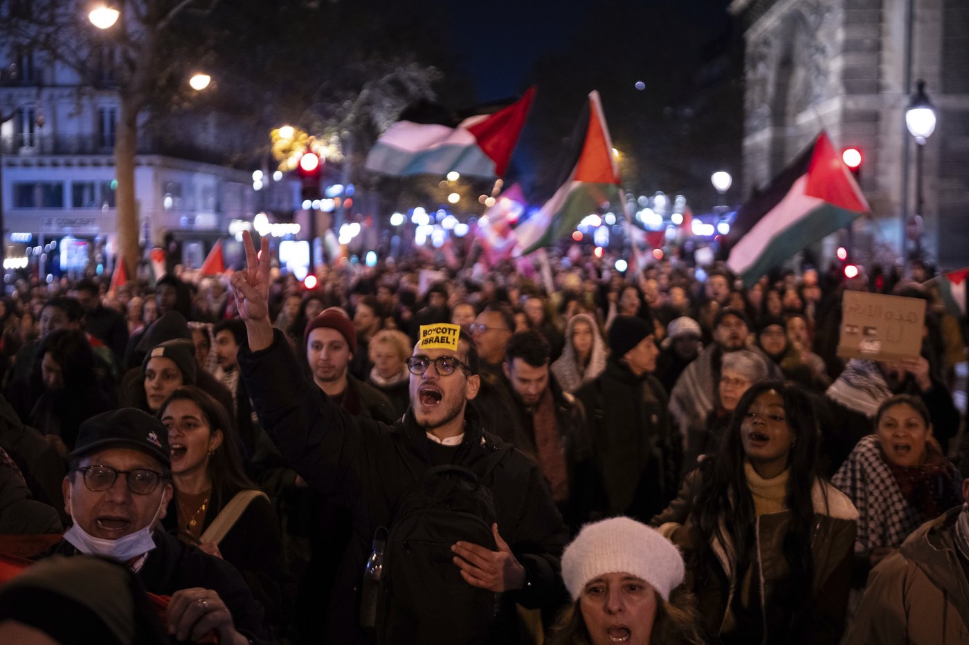 Protests erupt in Paris over pro-Israel gala organized by far-right figures | iNFOnews.ca