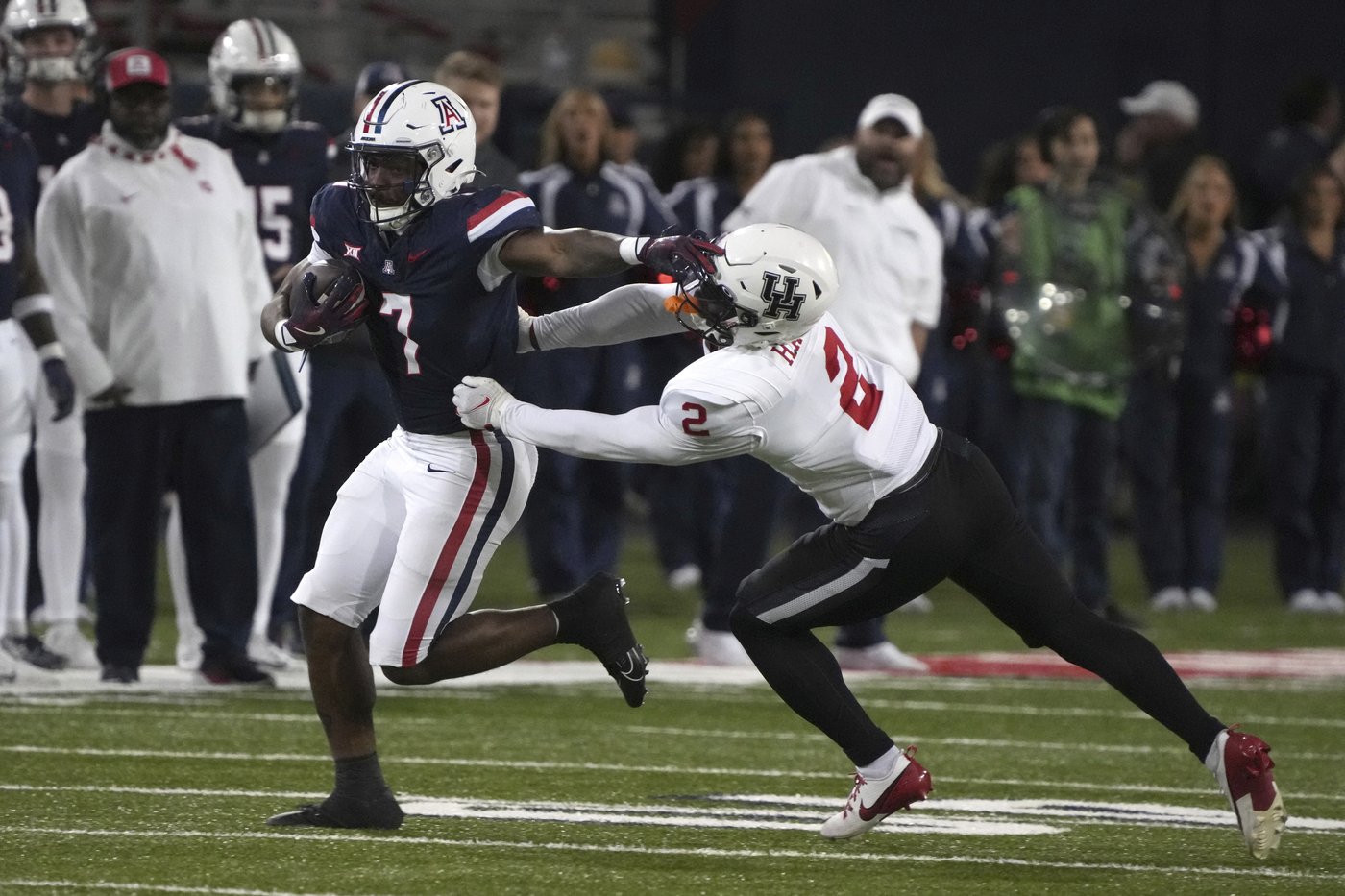 Noah Fifita throws for 2 TDs, Arizona ends 5-game losing streak with 27-3 win over Houston | iNFOnews.ca