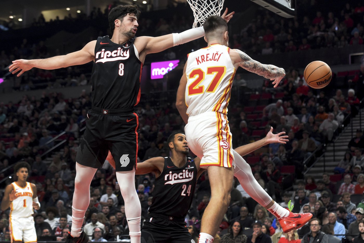 Shaedon Sharpe scores 32 points and Trail Blazers withstand late Hawks rally for 114-10 win | iNFOnews.ca