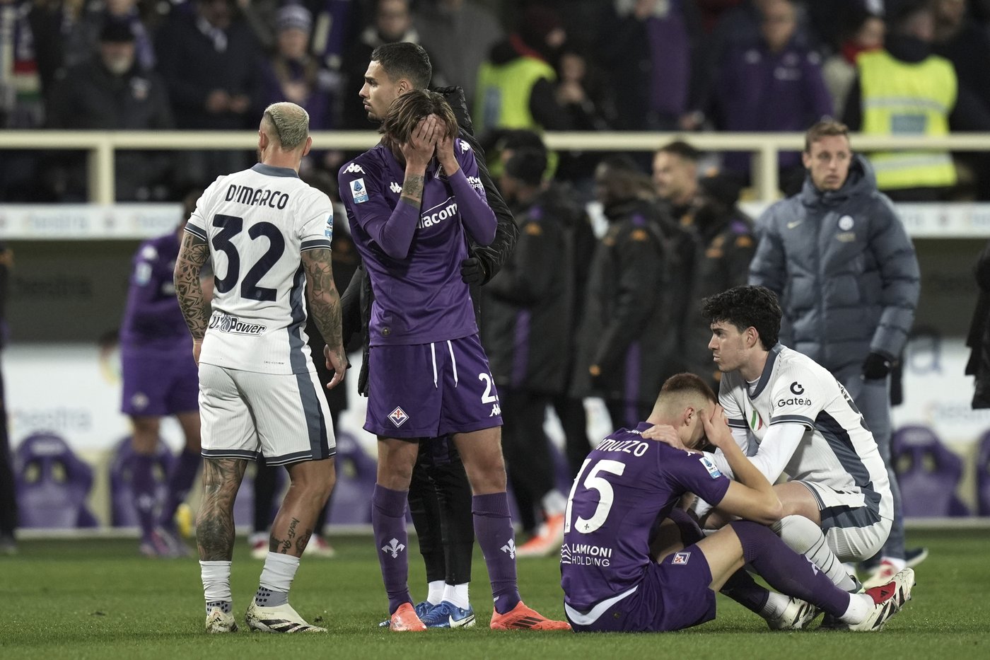 Serie A title race loses significance after Fiorentina player collapses on field | iNFOnews.ca Serie A title race loses significance after Fiorentina player collapses on field | iNFOnews.ca