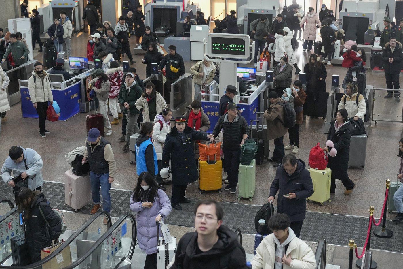 China's Lunar New Year travel rush kicks into high gear with 9 billion trips expected | iNFOnews.ca