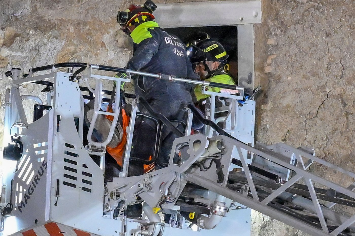 Worker dies after 11 hours trapped within partially collapsed medieval tower in Rome | iNFOnews.ca Worker dies after 11 hours trapped within partially collapsed medieval tower in Rome | iNFOnews.ca