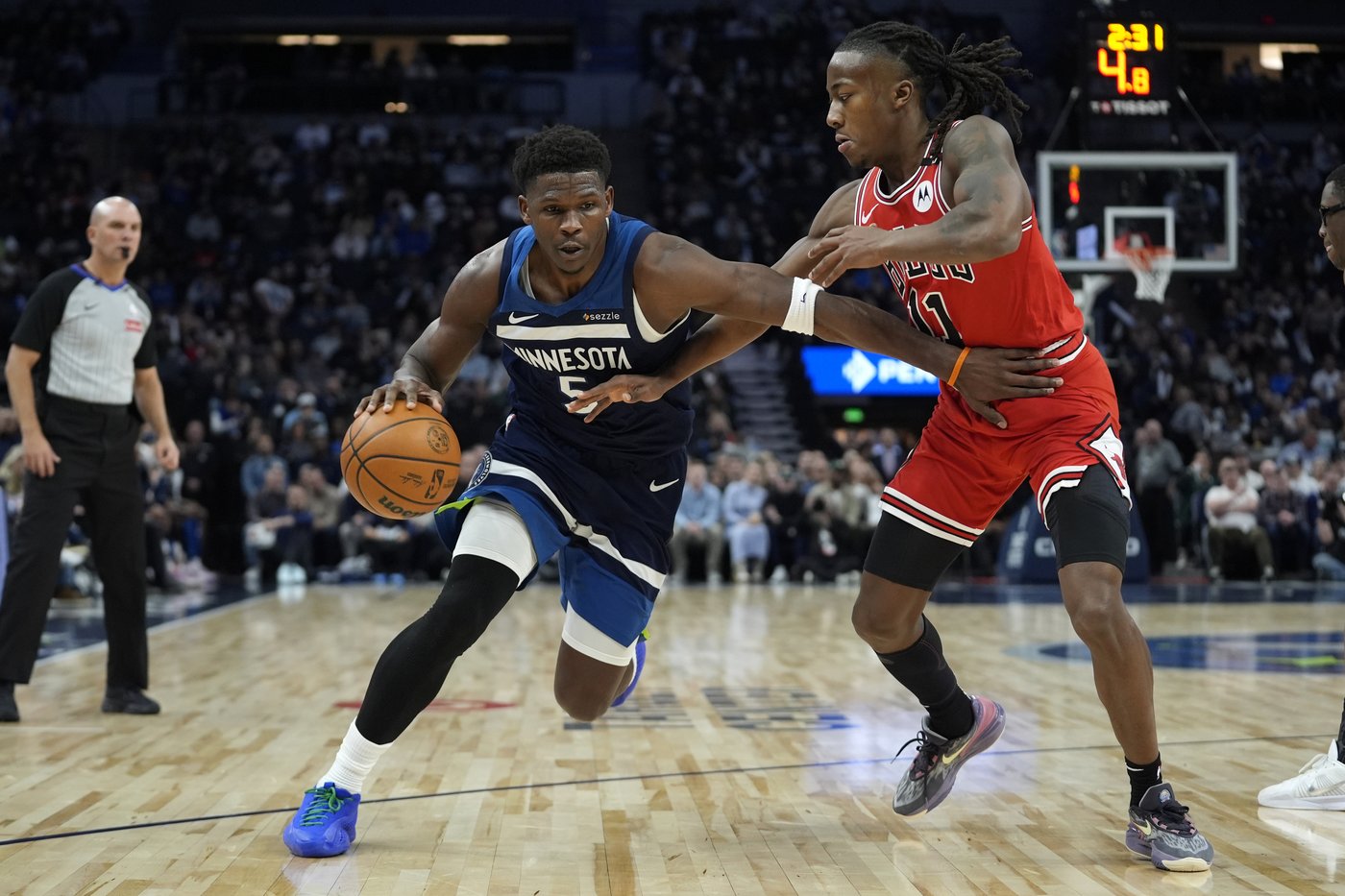 Edwards scores 49 to lead Wolves over short-handed Bulls 127-108 | iNFOnews.ca