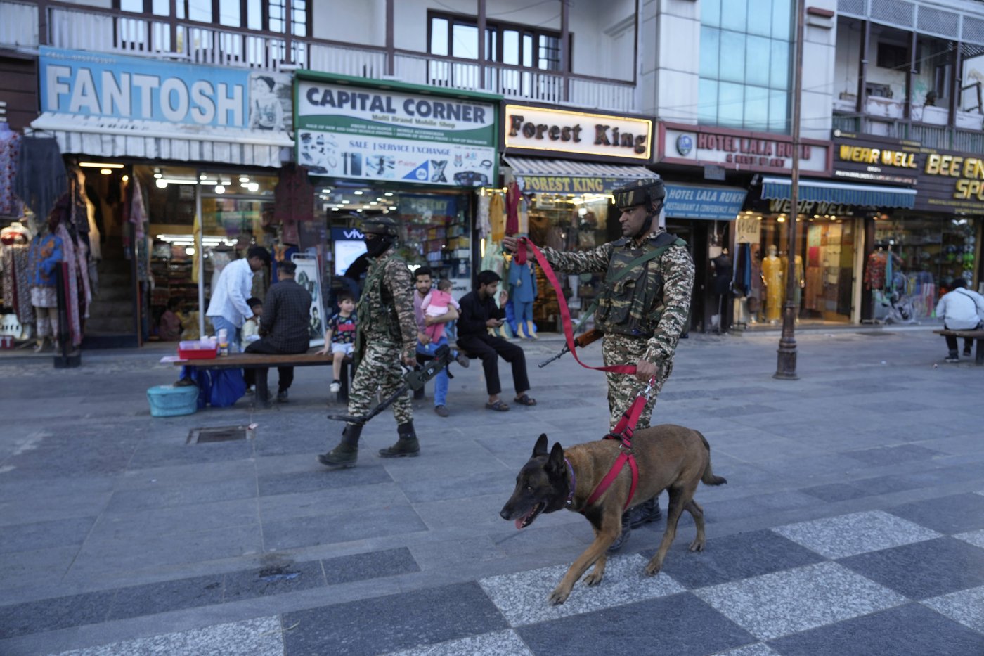 Dozens of tourist resorts in Indian-controlled Kashmir are closed after deadly attack | iNFOnews.ca Dozens of tourist resorts in Indian-controlled Kashmir are closed after deadly attack | iNFOnews.ca