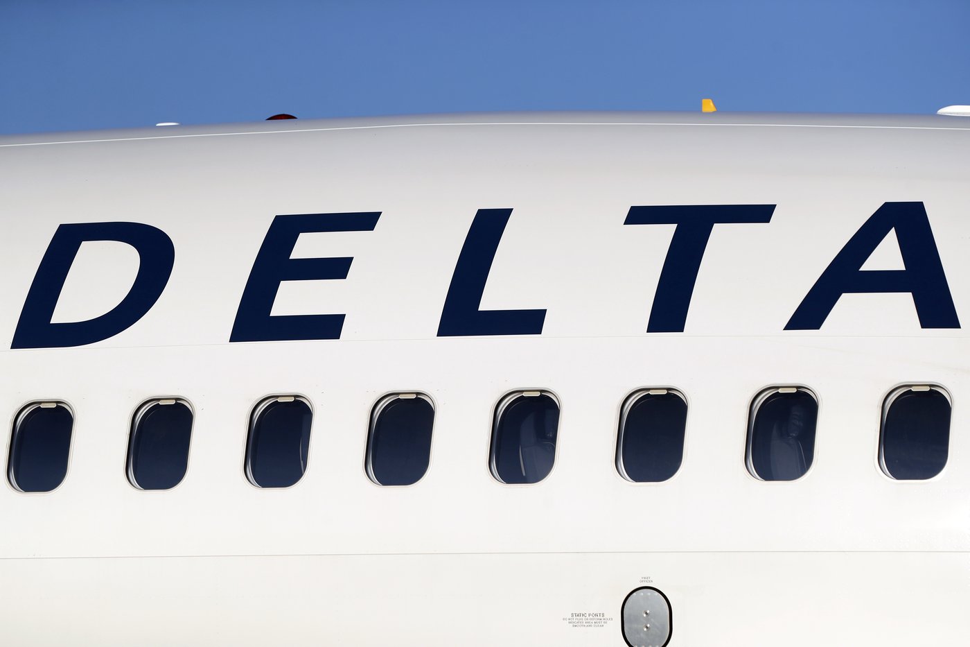 Delta jet aborts takeoff from snowy Atlanta airport after engine problem | iNFOnews.ca Delta jet aborts takeoff from snowy Atlanta airport after engine problem | iNFOnews.ca
