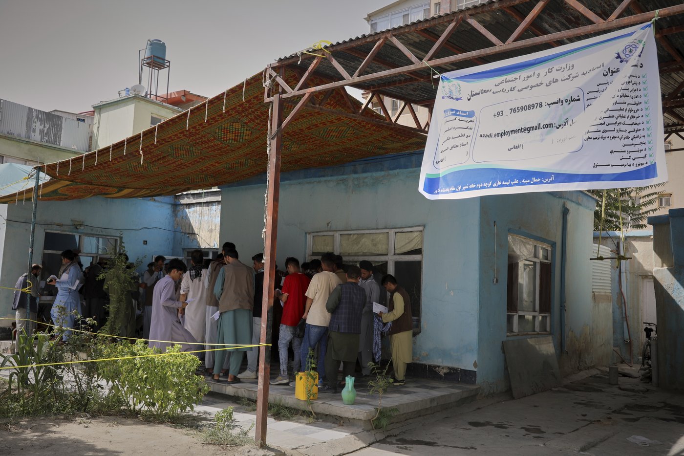 The Taliban registers 1,800 unemployed Afghan refugees for jobs in Qatar | iNFOnews.ca