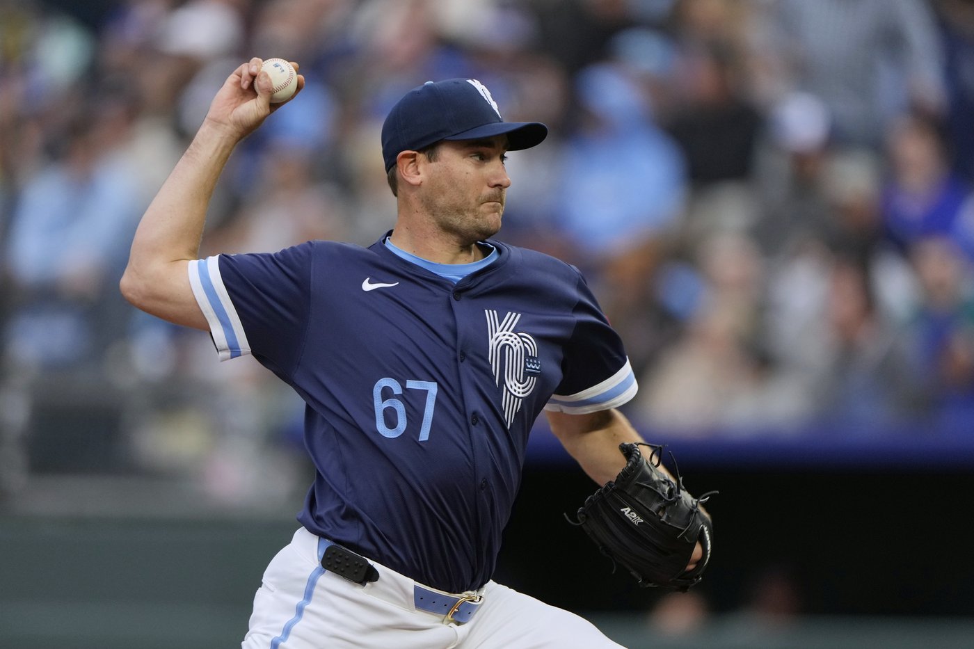 Seth Lugo shuts down Astros to lead Royals to fifth straight win | iNFOnews.ca