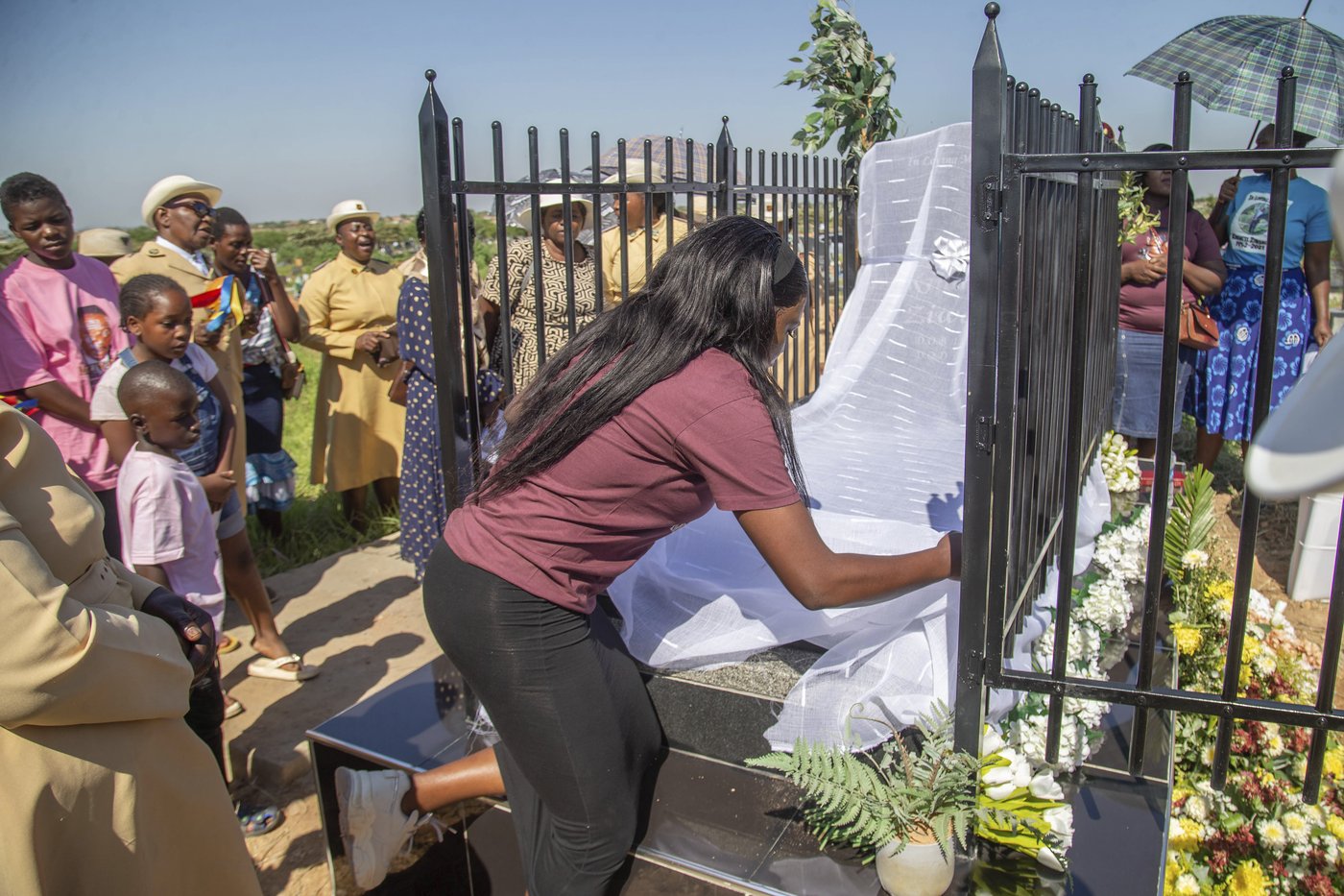 It's the holidays in Zimbabwe. Time to celebrate by unveiling a family tombstone | iNFOnews.ca It's the holidays in Zimbabwe. Time to celebrate by unveiling a family tombstone | iNFOnews.ca