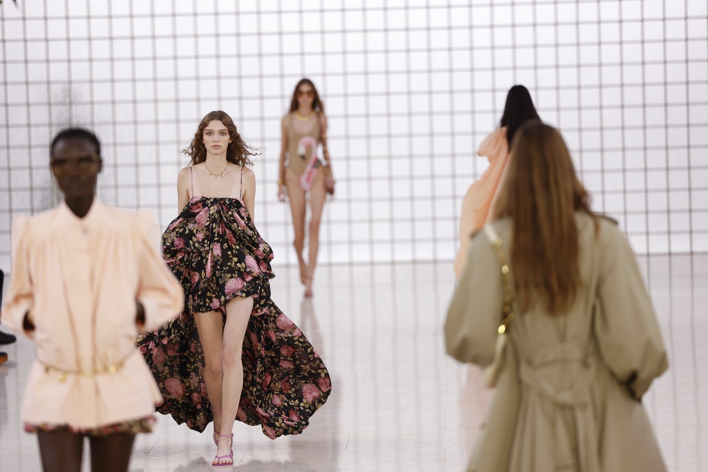 Kamali's sophomore show for Chloé in Paris dazzled with lightness | iNFOnews.ca Kamali's sophomore show for Chloé in Paris dazzled with lightness | iNFOnews.ca