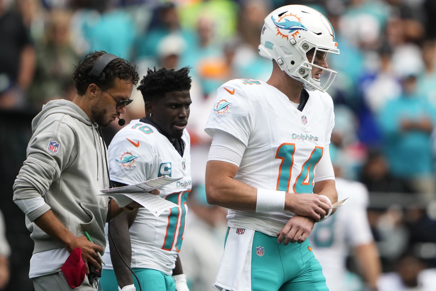 With another injured quarterback, the Dolphins' early season woes continue to pile up | iNFOnews.ca With another injured quarterback, the Dolphins' early season woes continue to pile up | iNFOnews.ca