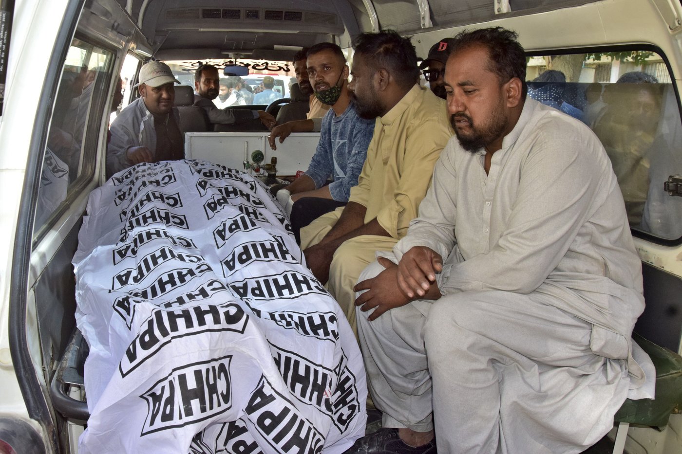 A powerful suicide bombing at a rail station in southwestern Pakistan kills at least 26 | iNFOnews.ca A powerful suicide bombing at a rail station in southwestern Pakistan kills at least 26 | iNFOnews.ca