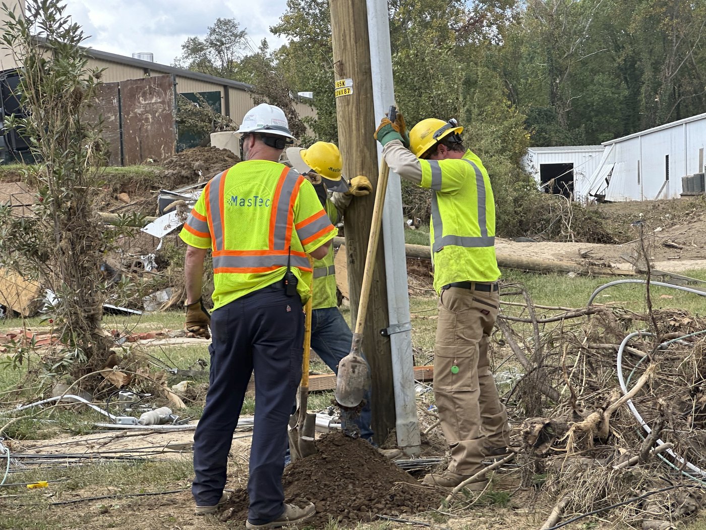 When will the power return? Weary Carolinas residents long for relief after Helene's fury | iNFOnews.ca