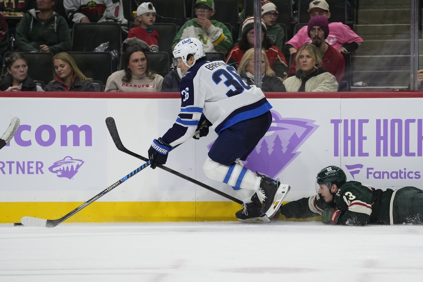 Hellebuyck makes 43 saves, Iafallo scores twice to give Jets 4-1 win over Wild | iNFOnews.ca