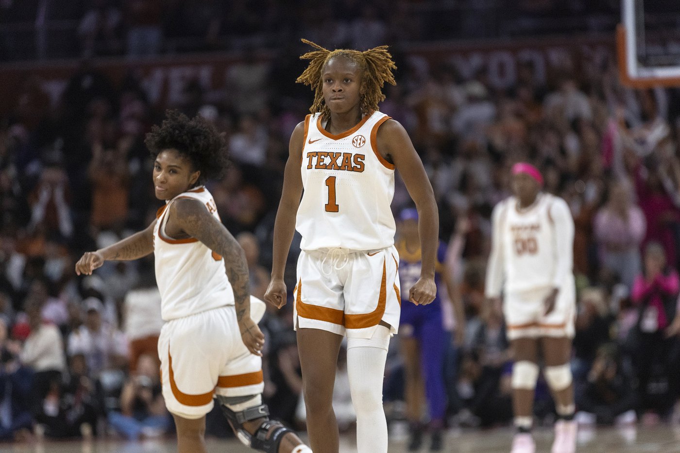 Booker and No. 3 Texas rally from poor shooting start to beat No. 5 LSU 65-58 | iNFOnews.ca Booker and No. 3 Texas rally from poor shooting start to beat No. 5 LSU 65-58 | iNFOnews.ca