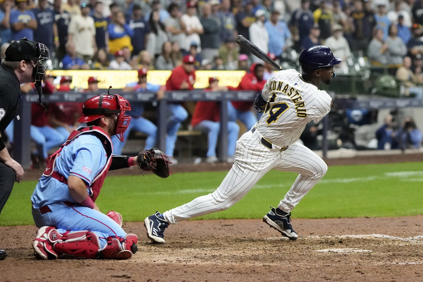 Playoff-bound Brewers rally from 5 runs down to beat skidding Cardinals 9-8 in 10 innings | iNFOnews.ca Playoff-bound Brewers rally from 5 runs down to beat skidding Cardinals 9-8 in 10 innings | iNFOnews.ca