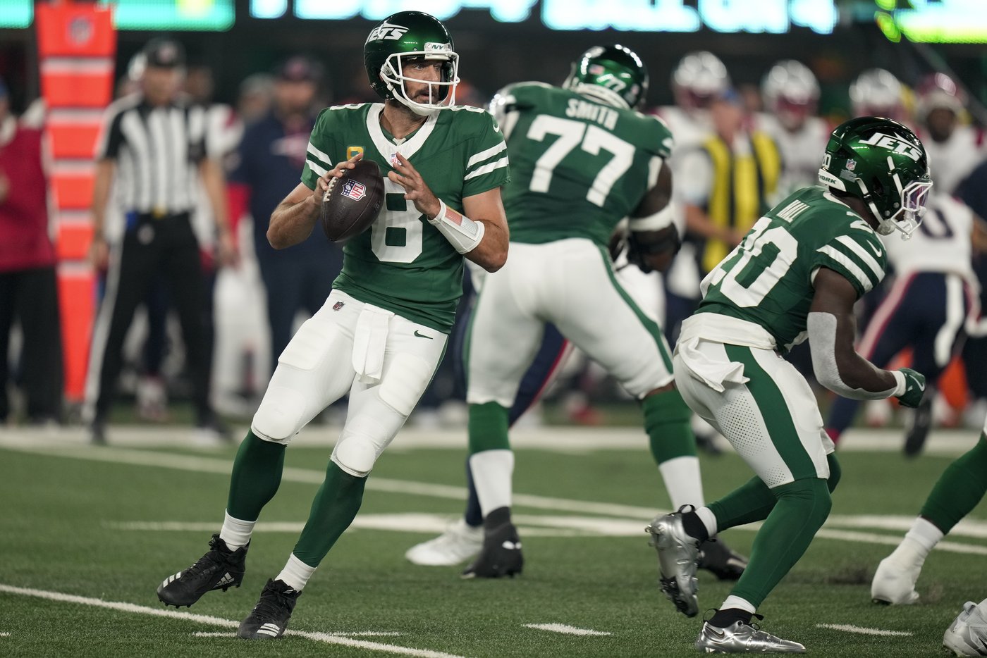 Jets' Aaron Rodgers returns to huge cheers for 1st home game since Achilles tendon injury last year | iNFOnews.ca Jets' Aaron Rodgers returns to huge cheers for 1st home game since Achilles tendon injury last year | iNFOnews.ca