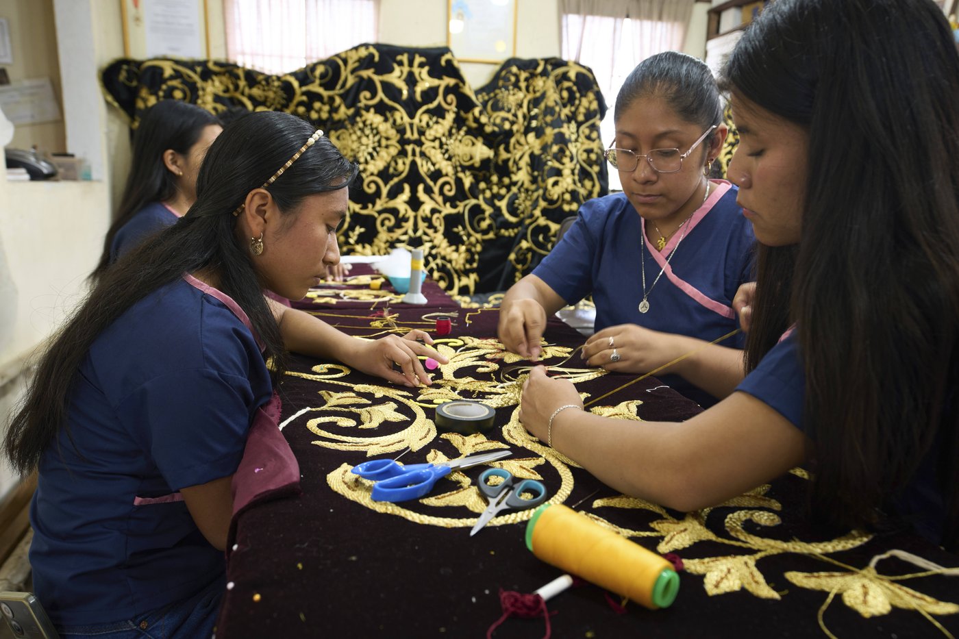 Artisans in Guatemala hand-stitch velvet cloaks for Holy Week processions | iNFOnews.ca Artisans in Guatemala hand-stitch velvet cloaks for Holy Week processions | iNFOnews.ca