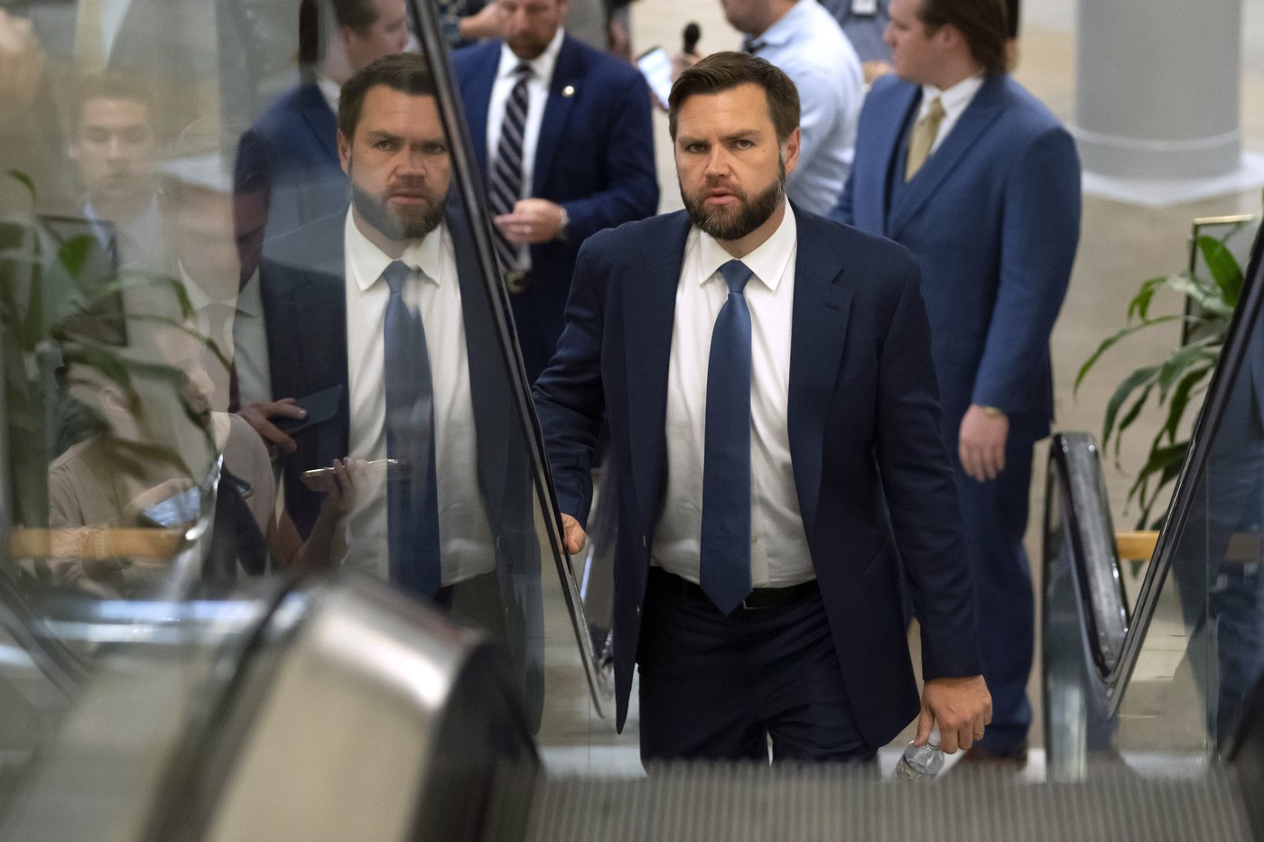 Vance takes on a more visible transition role as he works to boost Trump's most controversial picks | iNFOnews.ca Vance takes on a more visible transition role as he works to boost Trump's most controversial picks | iNFOnews.ca