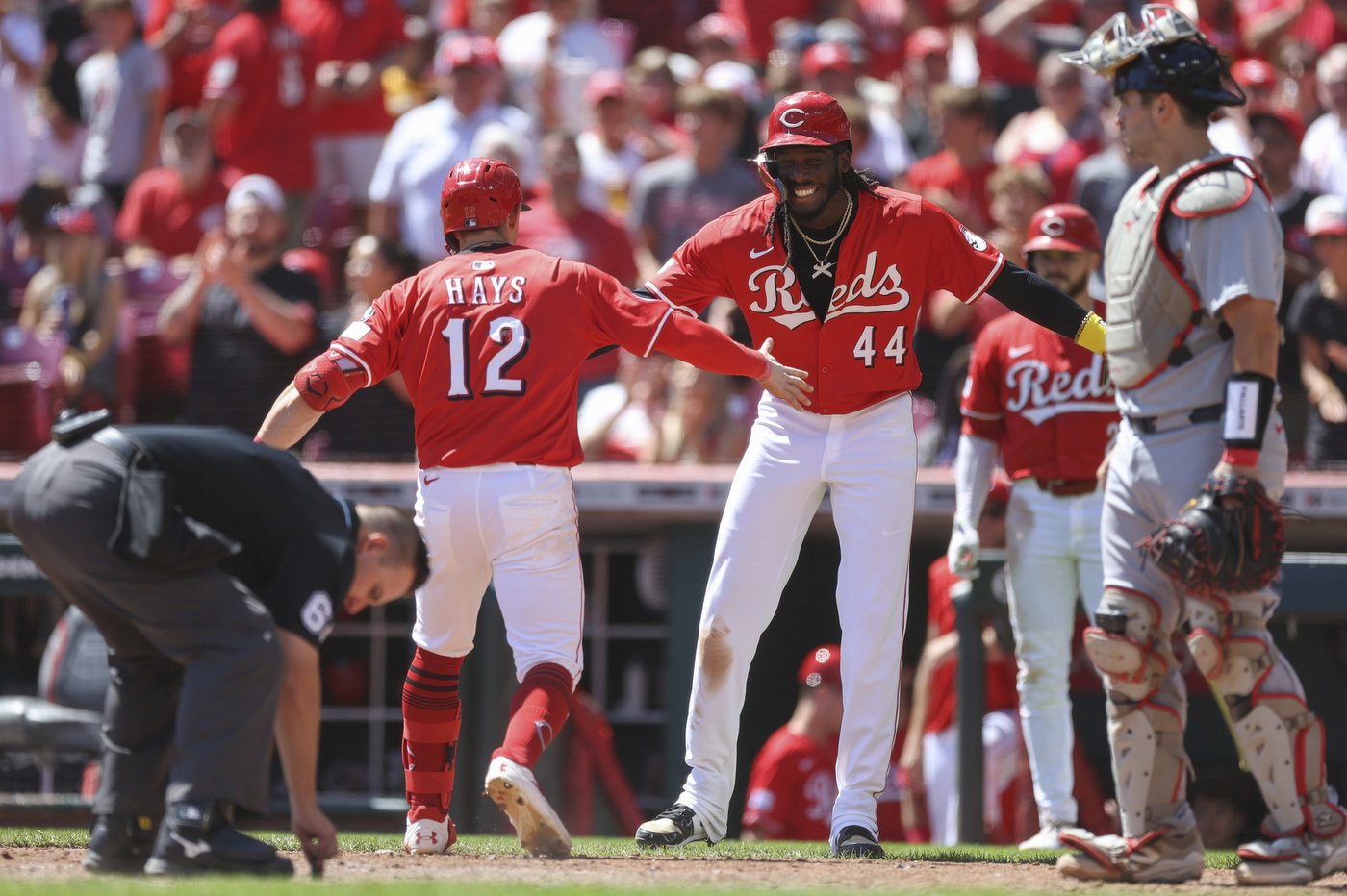 Hays hits tiebreaking homer and Reds deck Cards to stop 5-game slide | iNFOnews.ca