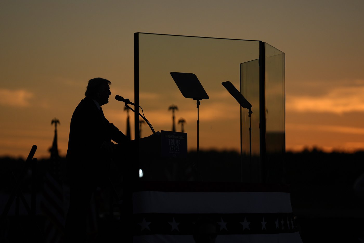 Trump kicks off a Pennsylvania rally by talking about Arnold Palmer's genitalia | iNFOnews.ca