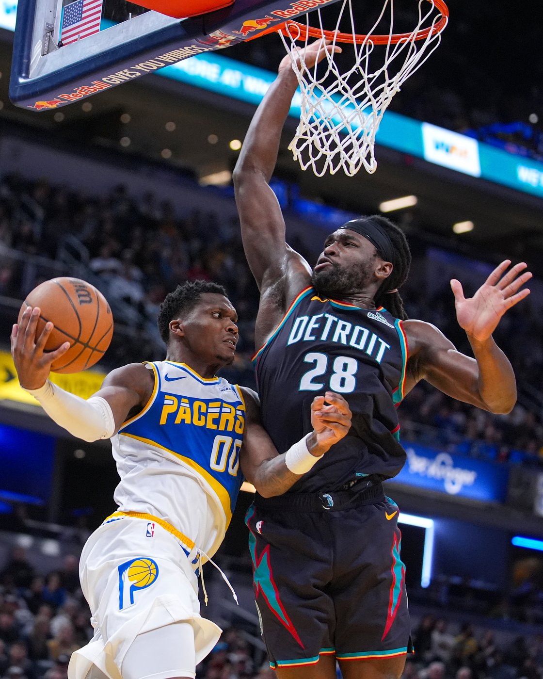 Pistons beat Pacers 122-117 to tie franchise record with 13th straight win | iNFOnews.ca