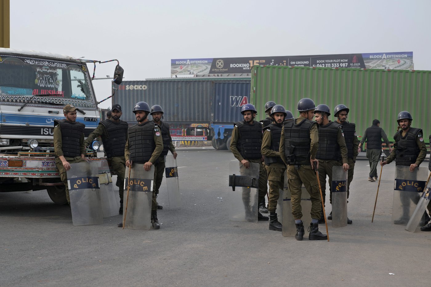 Pakistan seals off its capital ahead of a planned rally by Imran Khan supporters | iNFOnews.ca