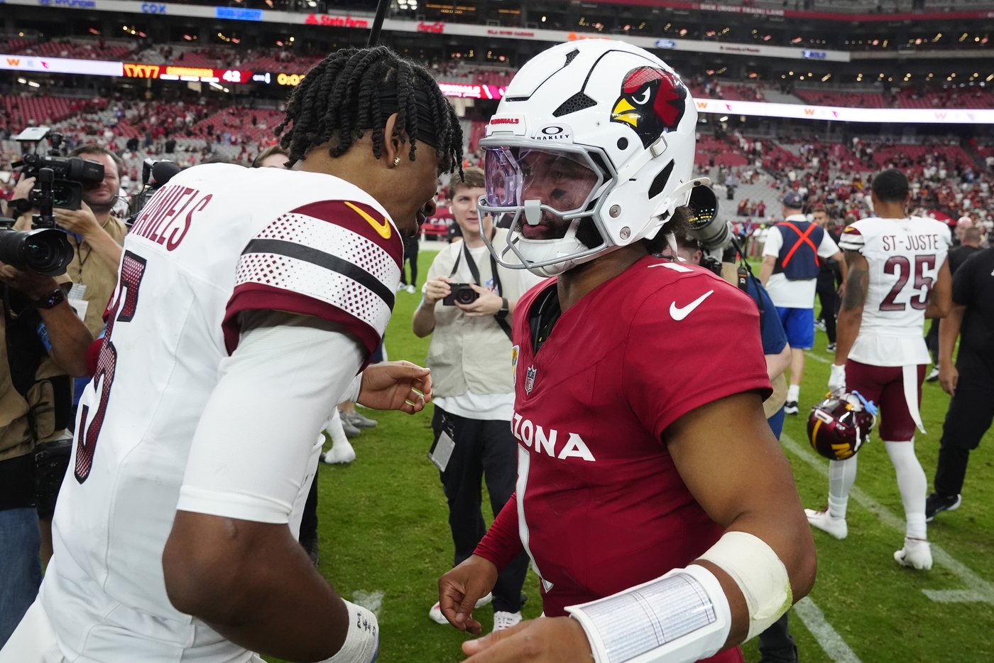 Rookie QB Daniels stars again in desert return, Commanders beat Cardinals 42-14 for 3rd straight | iNFOnews.ca Rookie QB Daniels stars again in desert return, Commanders beat Cardinals 42-14 for 3rd straight | iNFOnews.ca