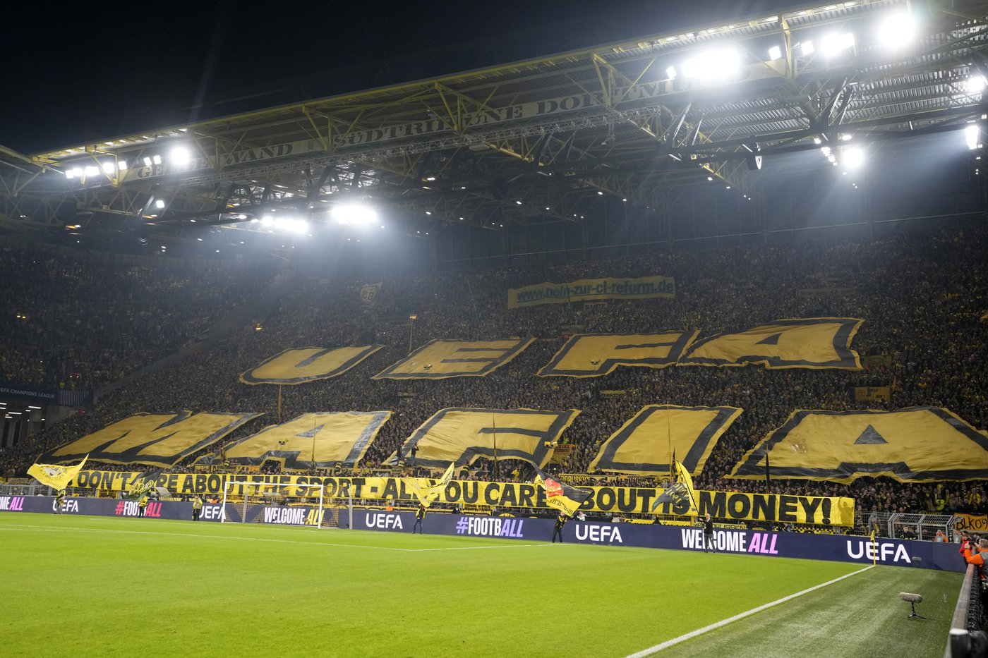 Borussia Dortmund fans blast 'UEFA mafia' for Champions League changes | iNFOnews.ca Borussia Dortmund fans blast 'UEFA mafia' for Champions League changes | iNFOnews.ca