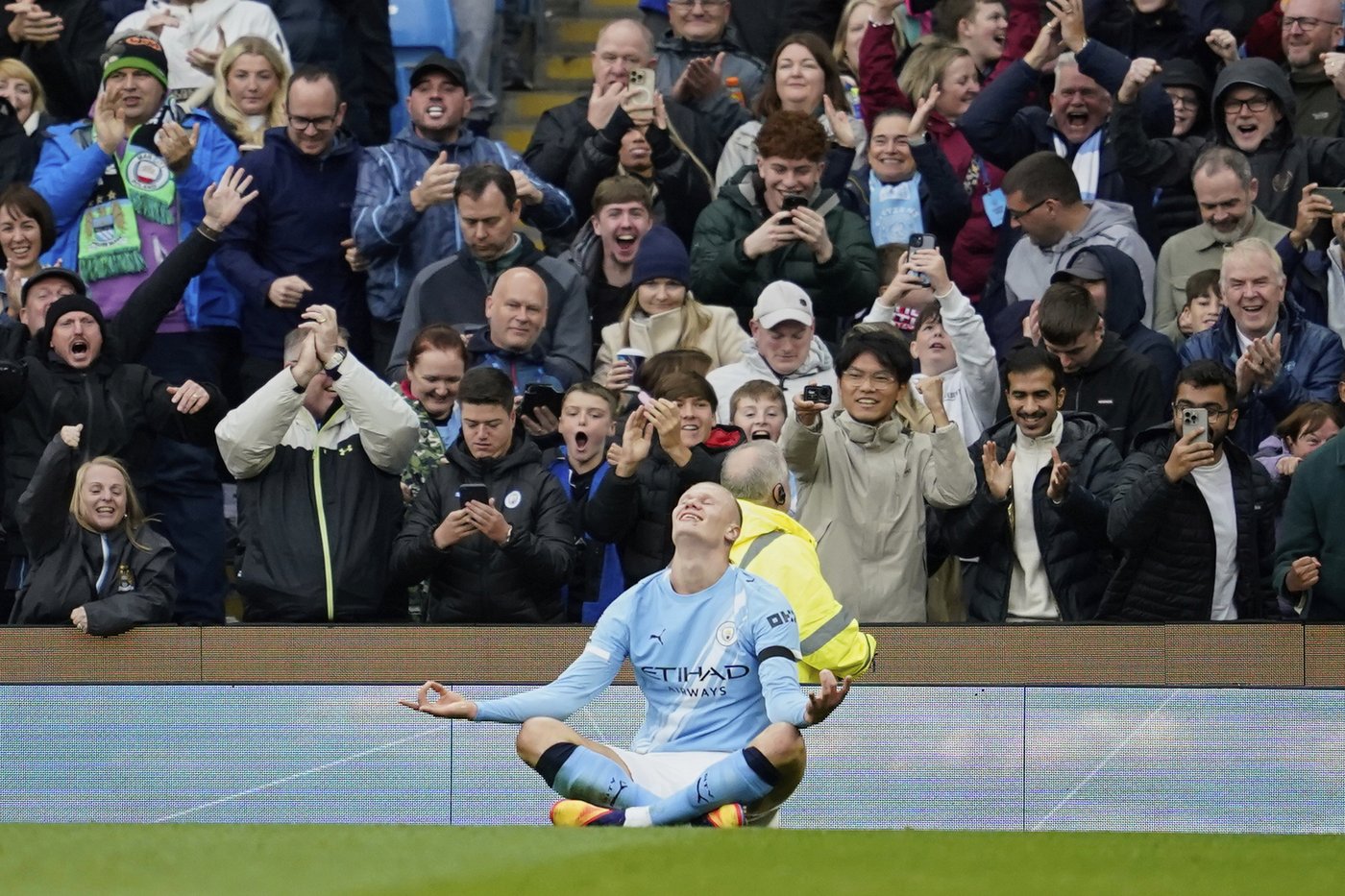 Man City humbles Man United 3-0 in the Premier League, Liverpool back on top | iNFOnews.ca Man City humbles Man United 3-0 in the Premier League, Liverpool back on top | iNFOnews.ca