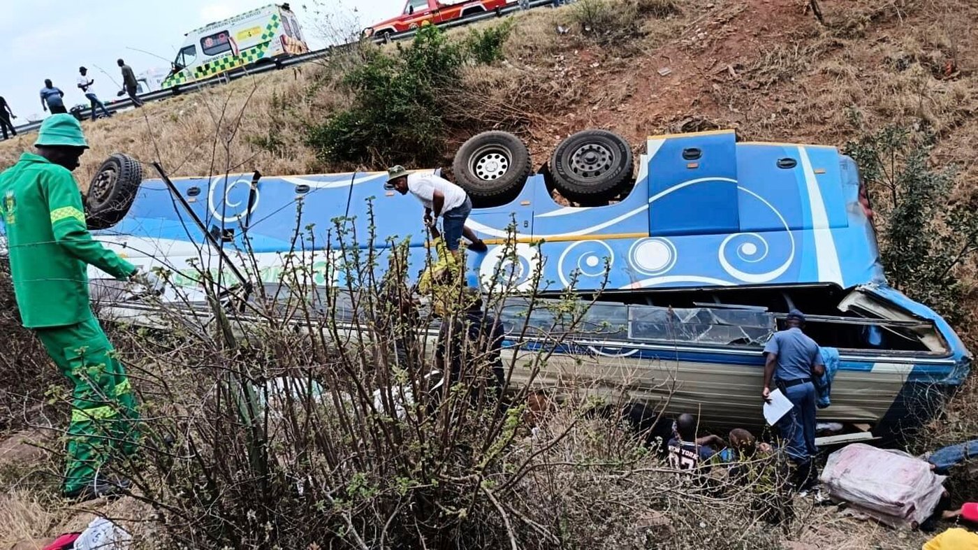 Bus crash in mountainous region of South Africa kills at least 42 people | iNFOnews.ca Bus crash in mountainous region of South Africa kills at least 42 people | iNFOnews.ca