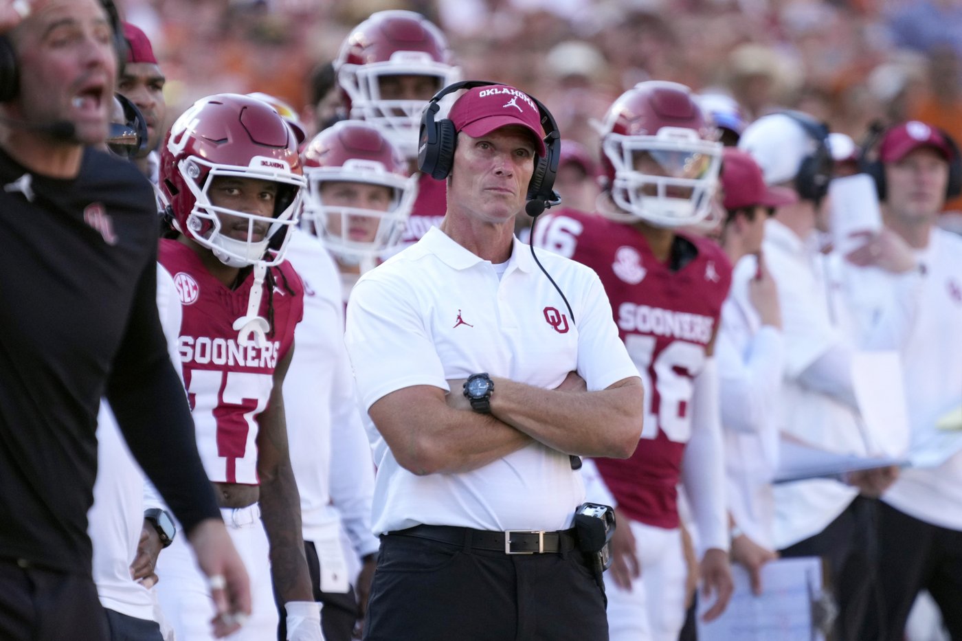 Oklahoma offensive coordinator Seth Littrell is fired after back-to-back poor outings | iNFOnews.ca