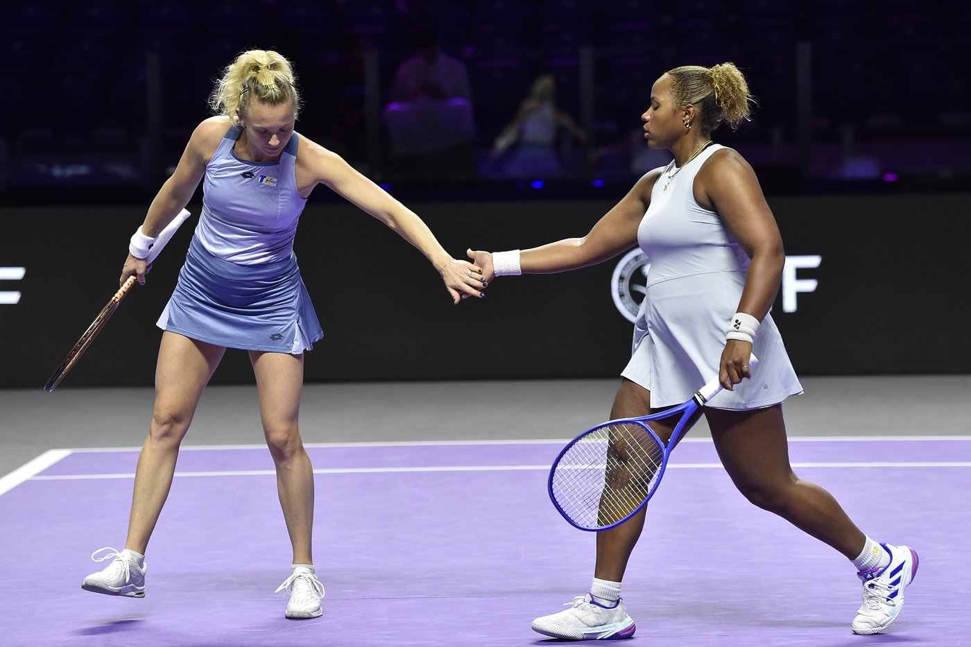 Gauff upsets Sabalenka and sets up showdown with Zheng for WTA Finals title | iNFOnews.ca