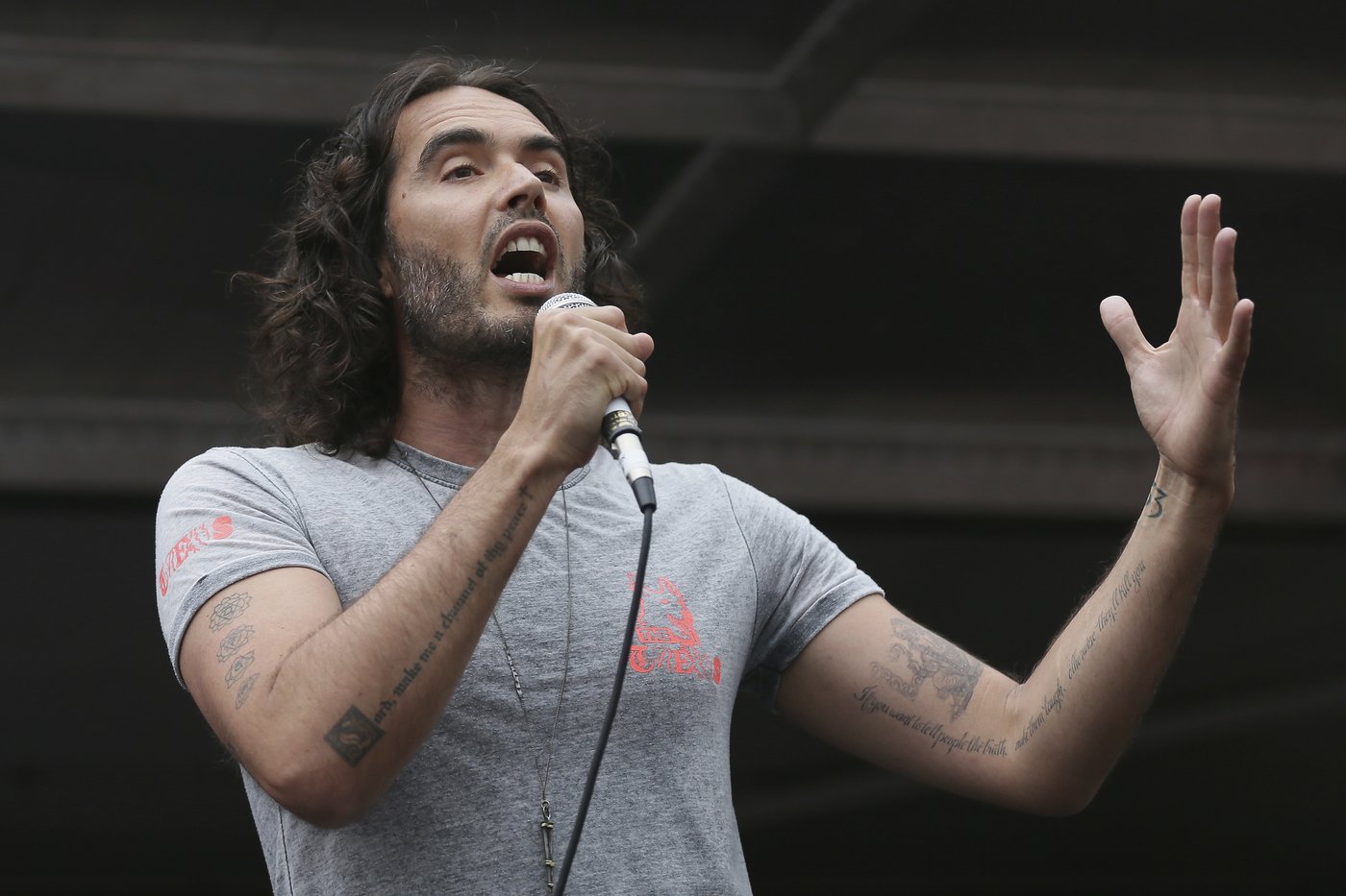 BBC apologizes to staff who felt they were unable to raise concerns about comedian Russell Brand | iNFOnews.ca