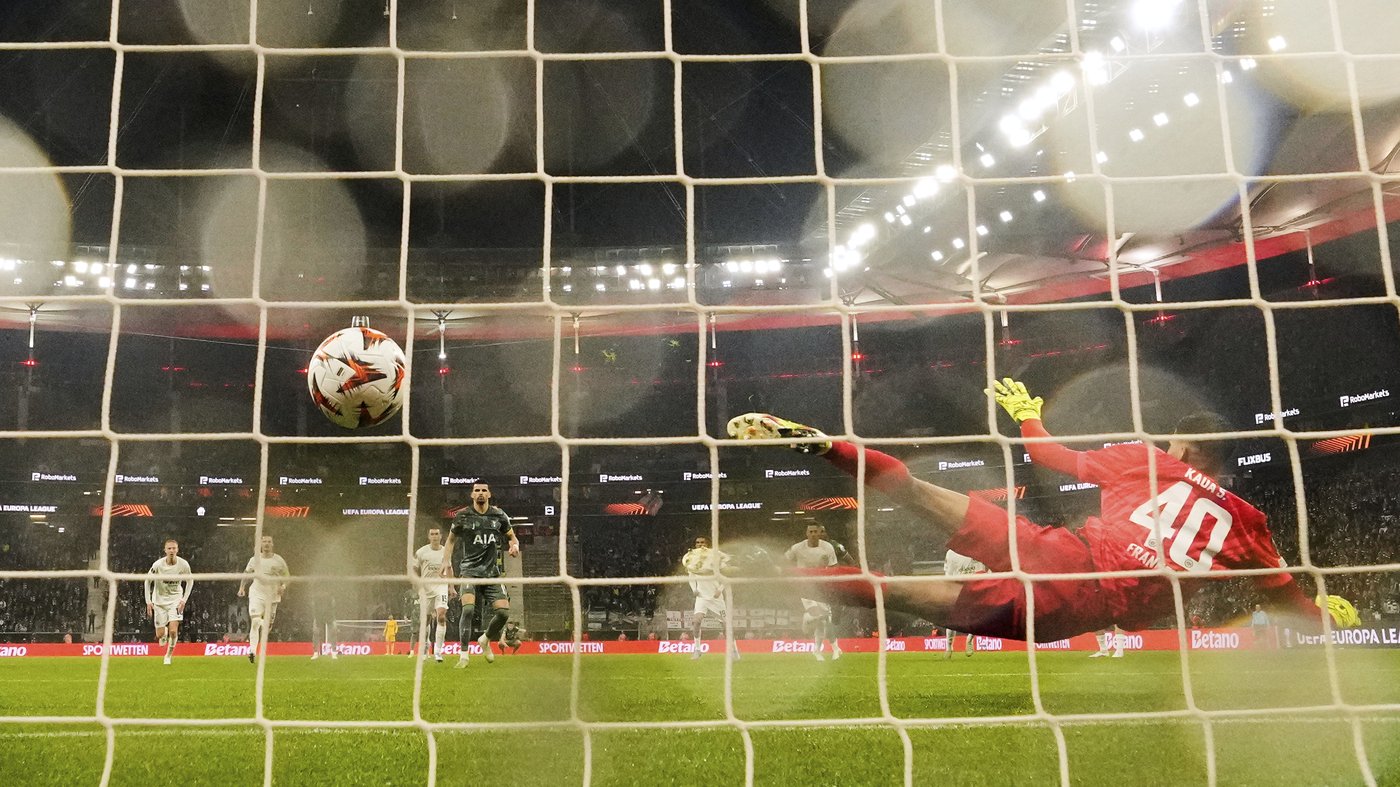 Man United seals spectacular comeback to beat Lyon 5-4 and advance to Europa League semifinals | iNFOnews.ca Man United seals spectacular comeback to beat Lyon 5-4 and advance to Europa League semifinals | iNFOnews.ca