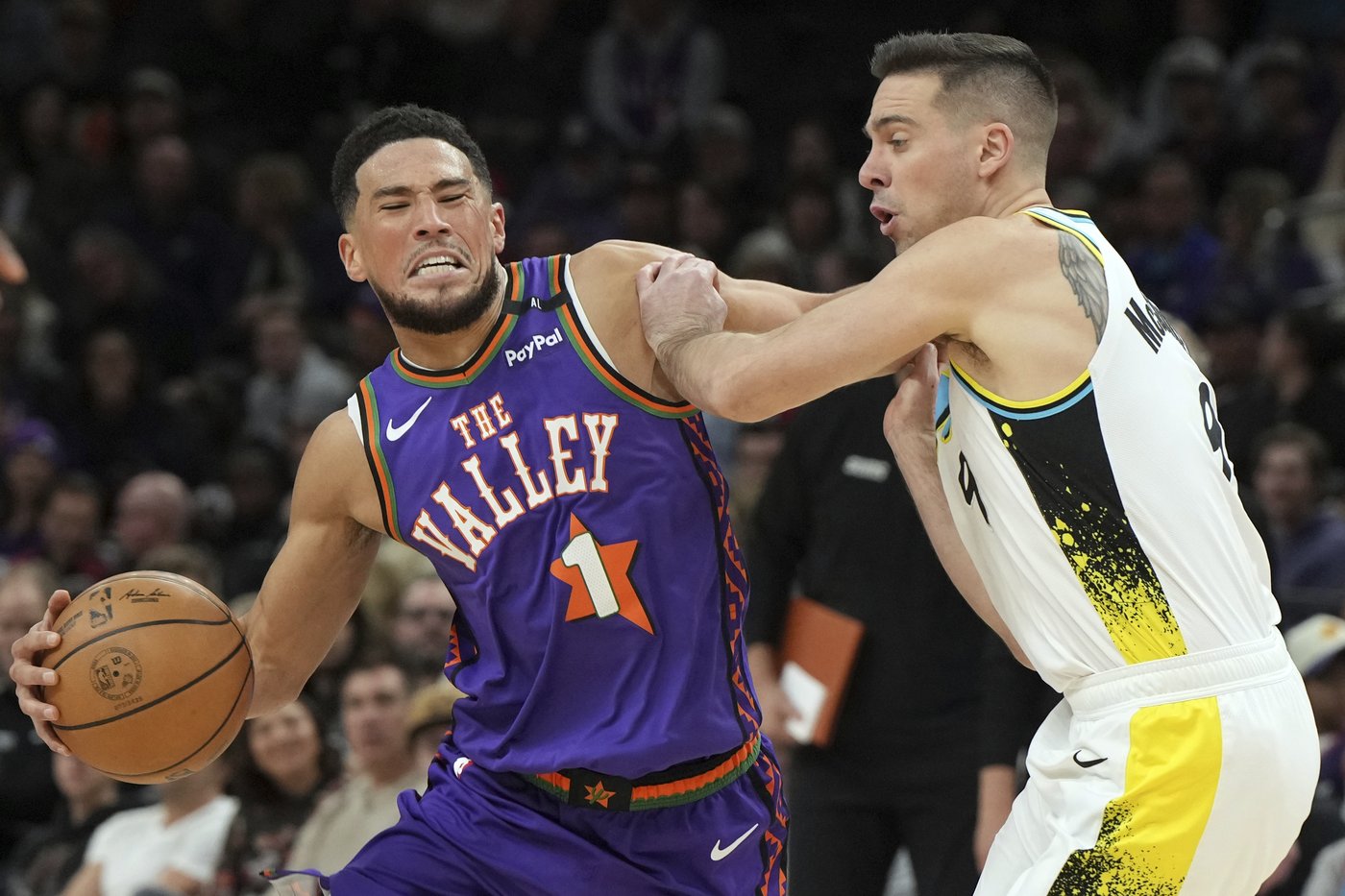 Suns All-Star guard Devin Booker is out at least two games with left groin soreness | iNFOnews.ca Suns All-Star guard Devin Booker is out at least two games with left groin soreness | iNFOnews.ca