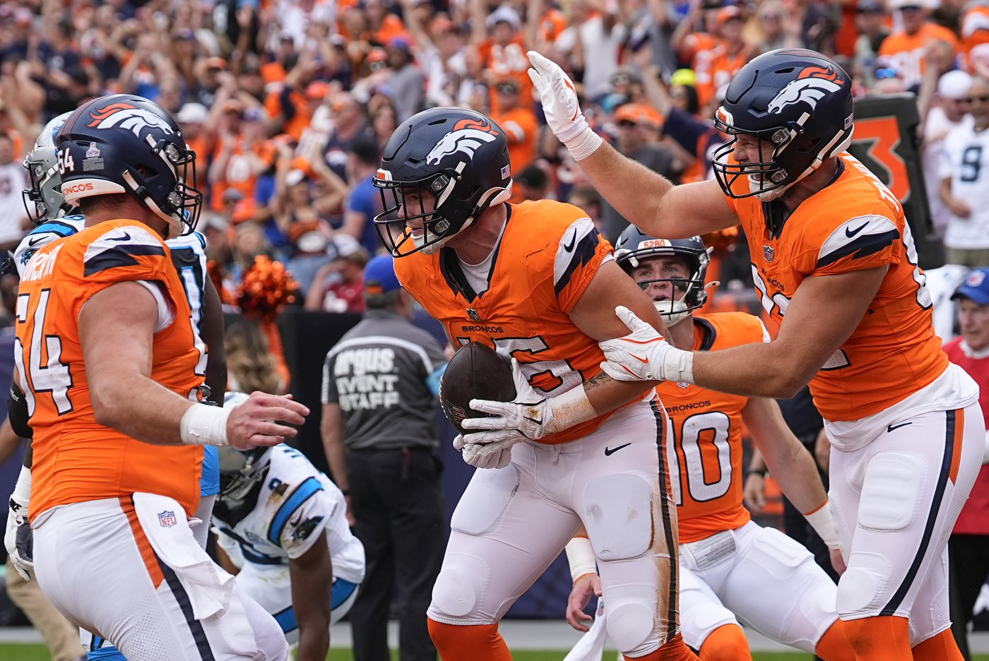 Rookie Bo Nix has 3 TD passes in leading the Broncos to a 28-14 win over the Panthers | iNFOnews.ca Rookie Bo Nix has 3 TD passes in leading the Broncos to a 28-14 win over the Panthers | iNFOnews.ca