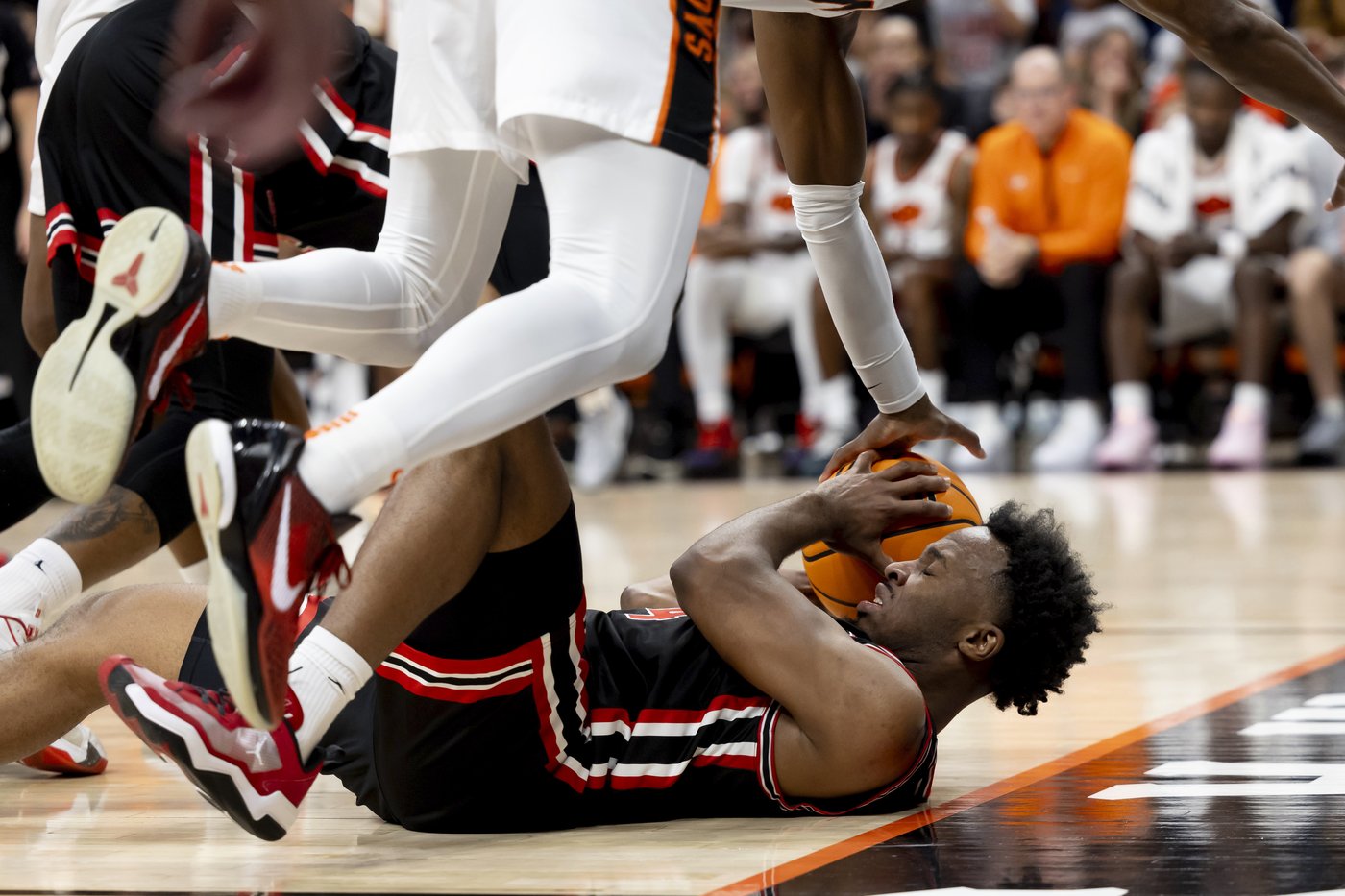 No. 14 Houston beats poor shooting Oklahoma State 60-47 in the teams' Big 12 opener | iNFOnews.ca