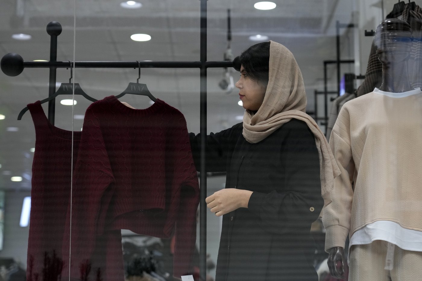 Iran pauses the process to implement a new, stricter headscarf law for women, official says | iNFOnews.ca Iran pauses the process to implement a new, stricter headscarf law for women, official says | iNFOnews.ca